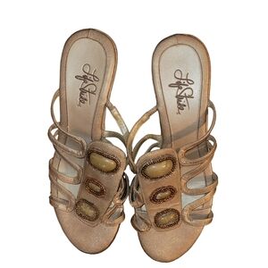 Life Stride Sandles 8 Tan Metallic